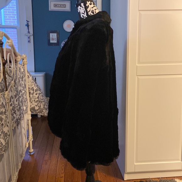 Vintage Mink Cape - Picture 4 of 11
